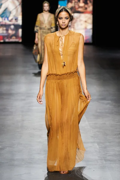 Look 3
